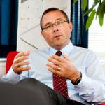 Konsultsidan drabbas hårdast när Saab drar ner med 850