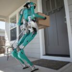 Ford och Agility tar fram robot som hjälper självkörande bilar med varuleveranser