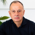 VOLTA TRUCKS värvar sin nya CTO från SALESFORCE och levererar snart 150 ellastbilar till logistikjätten DB Schenker