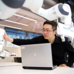 SAMARBETE MED SAAB: Hans forskning ska ge autonoma robotar ”ögon”