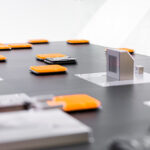 Magnetiskt leviterade AGVer: ABB köper in sig i innovativ tillverkningsteknik