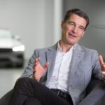 Polestar-chefen, Thomas Ingenlath, RYTER TILL: ”Fordonsindustrin gör FUNDAMENTALT FEL!”