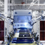 Stor SCANIA-order till ABB på robotar till nya anläggningen för batterimontering i Södertälje