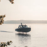 DC-laddning och BATTERIER från Polestar i Candelas nya elbåt ger världens längsta räckvidd