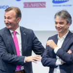 Bernard Charles presenterar sin efterträdare som Dassault Systemes-chef, Pascal Daloz, för SOLIDWORKS-communityn