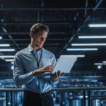 IFS lanserar nya industriella AI-funktioner i den senaste versionen av sin molnplattform